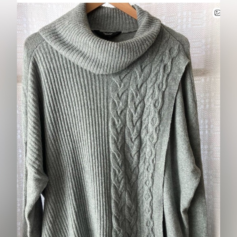 Simply Vera Vera Wang Gray loose turtle Neck Sweater